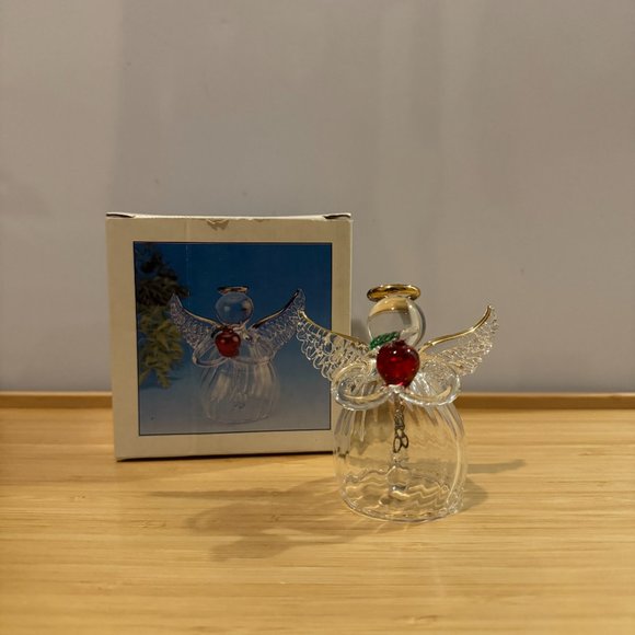 Crystal Angel with Apple Figurine - Picture 2 of 6